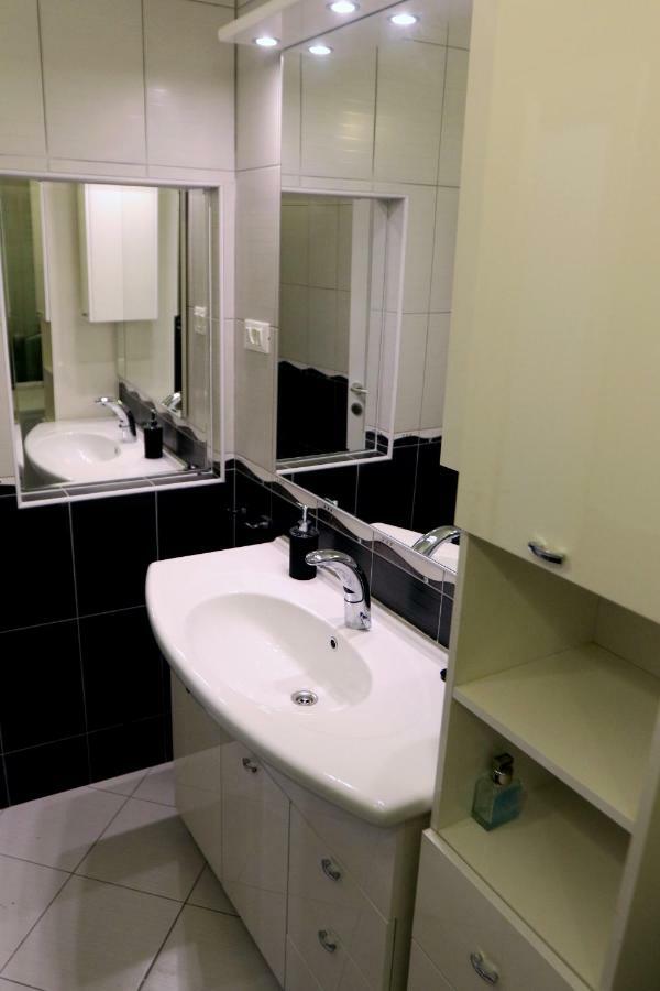 Centar Vodice Apartmani Стая снимка